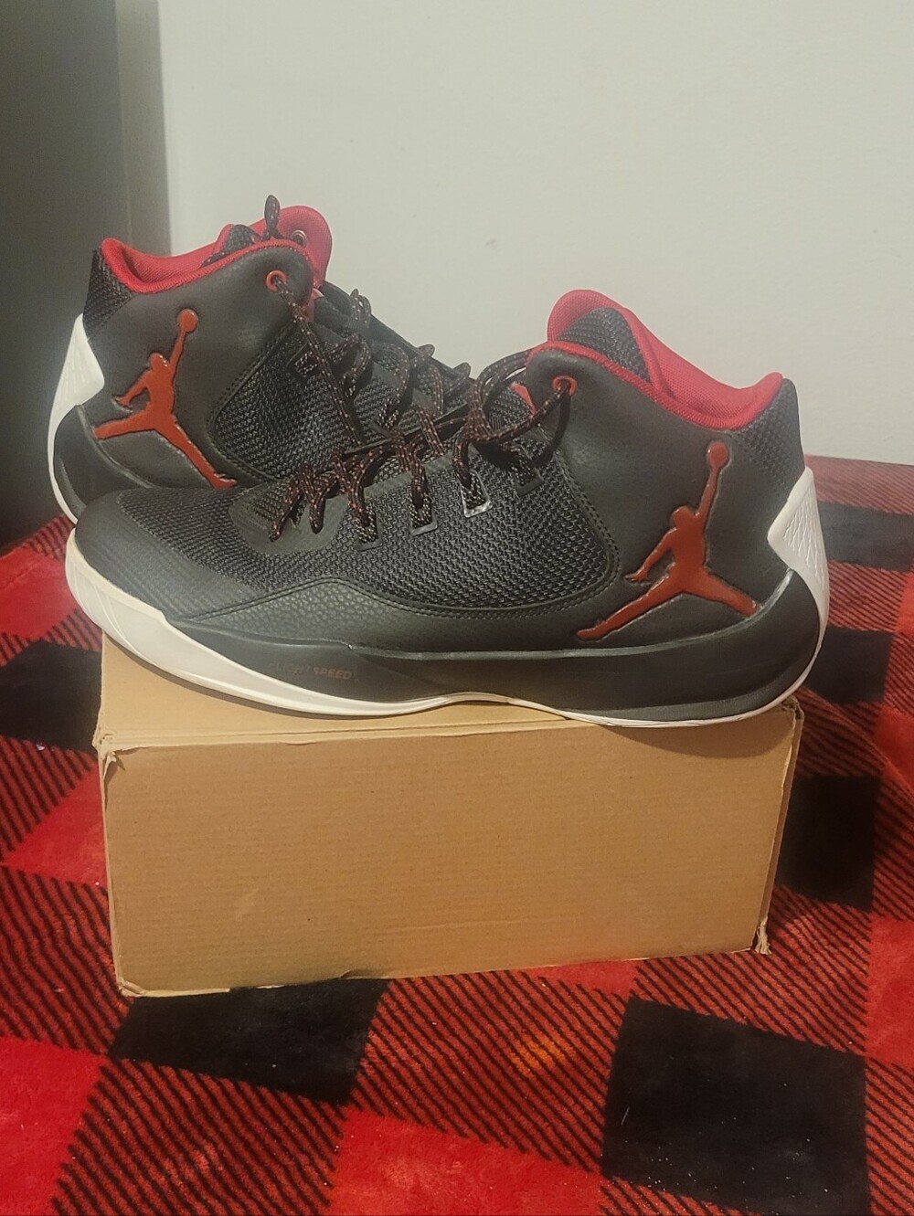 Air Jordan Rising High 2 in the classic "Bred" (Black/Gym Red-White) Mens Sz 13